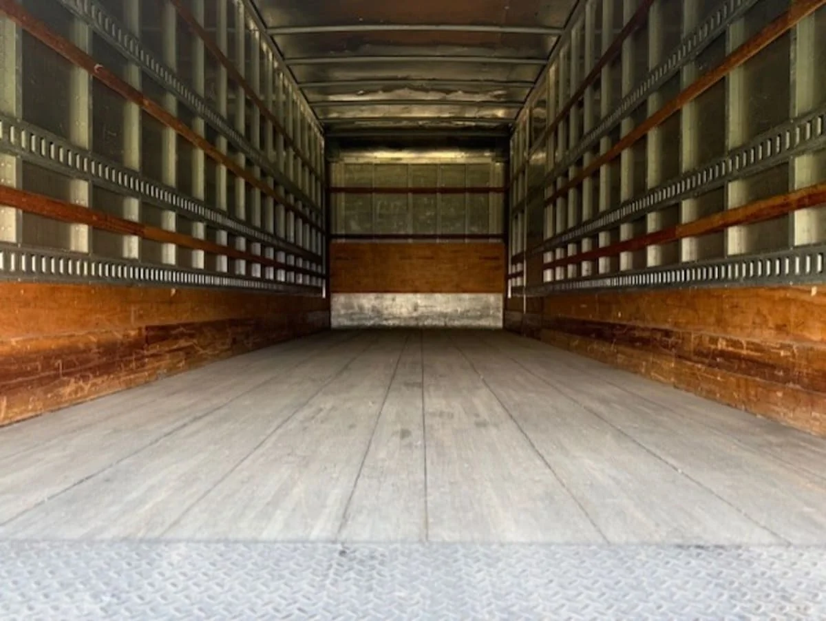 2018 International 4300 - image 8