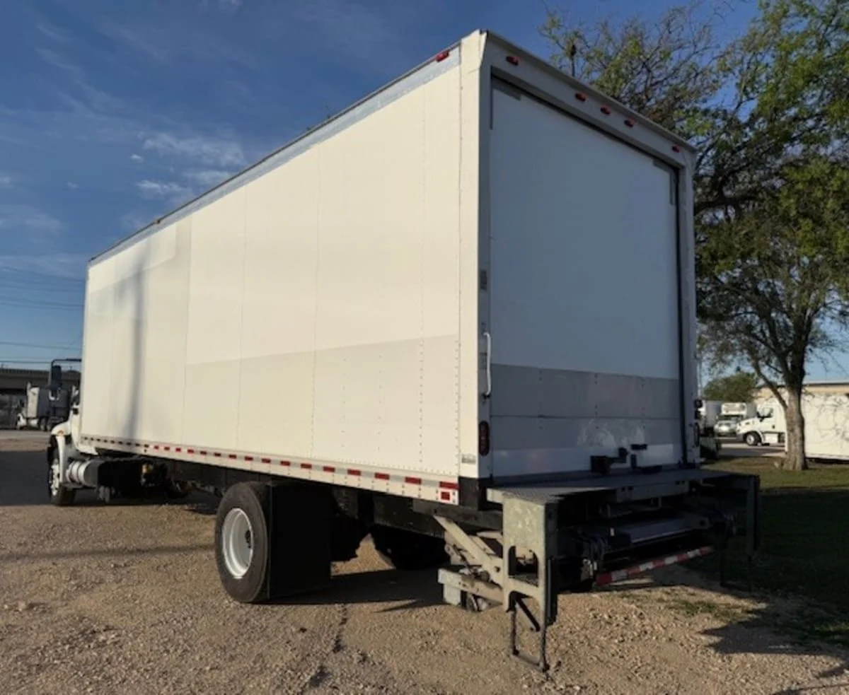 2018 International 4300 - image 6