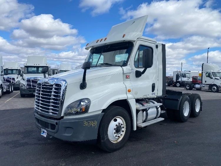 2018 Freightliner Cascadia - image 3