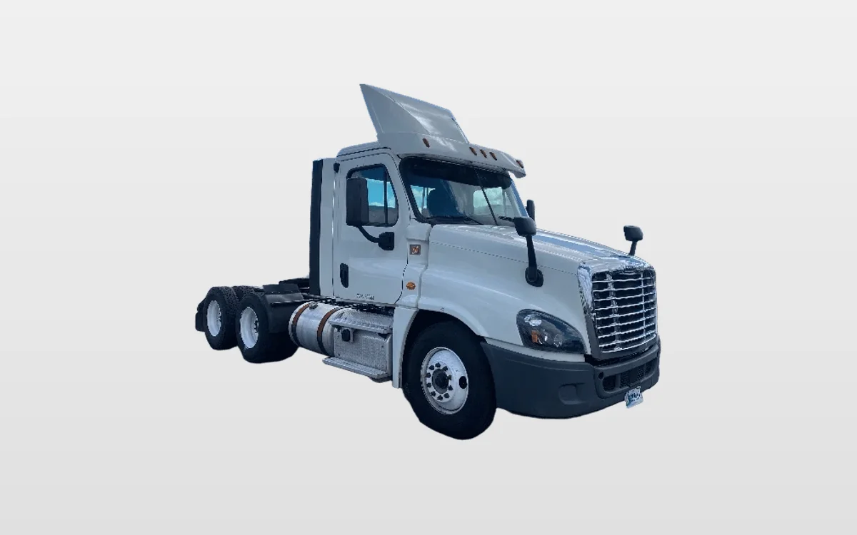 2018 Freightliner Cascadia - image 1