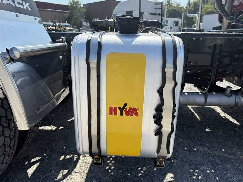 2025 Mack Anthem - image 6