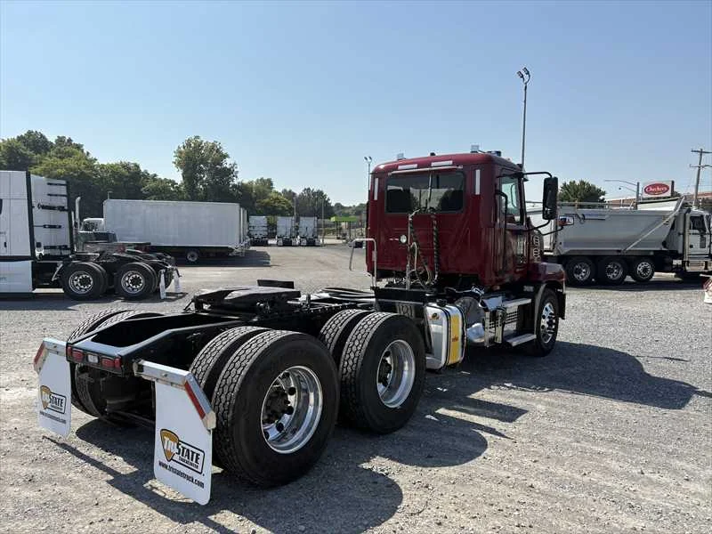 2025 Mack Anthem - image 5