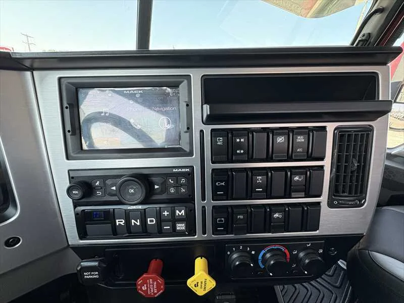 2025 Mack Anthem - image 15