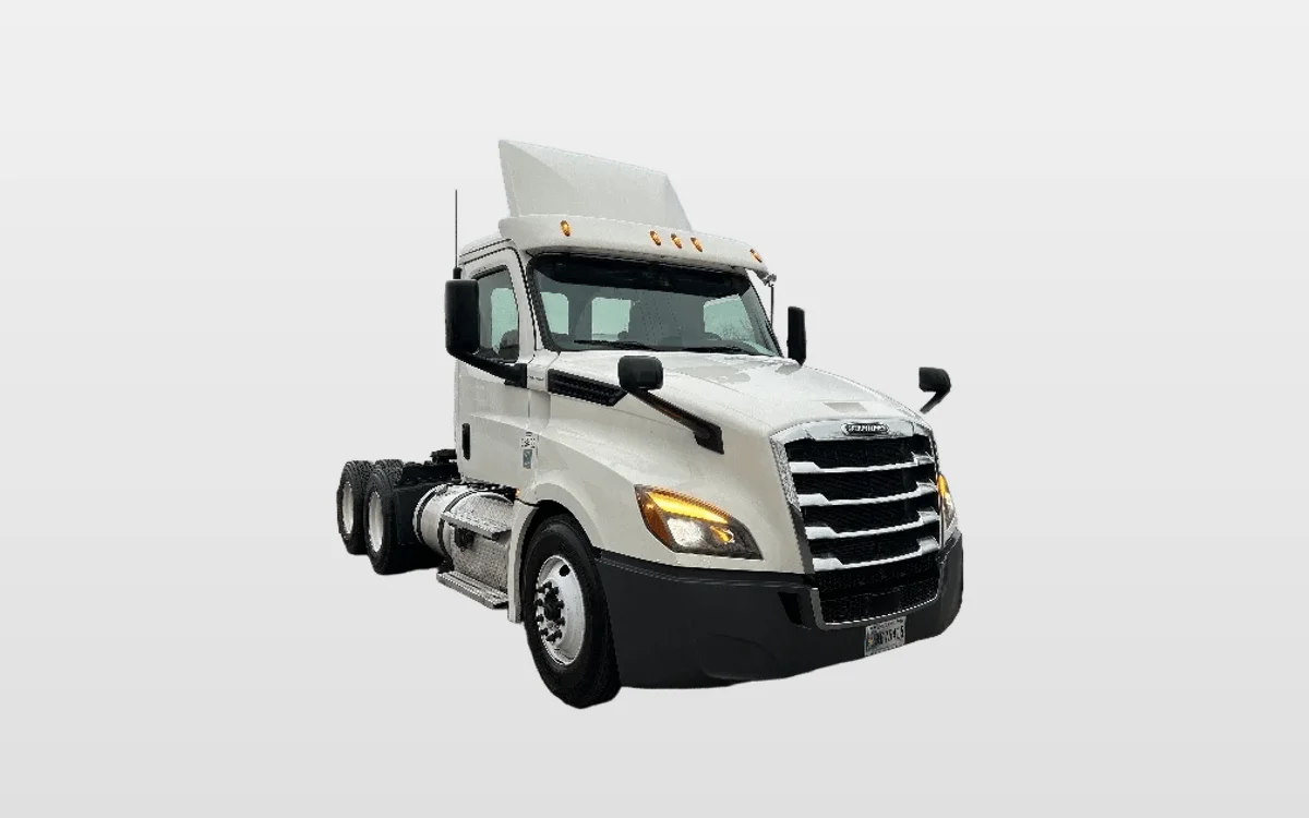 2020 Freightliner Cascadia - image 1