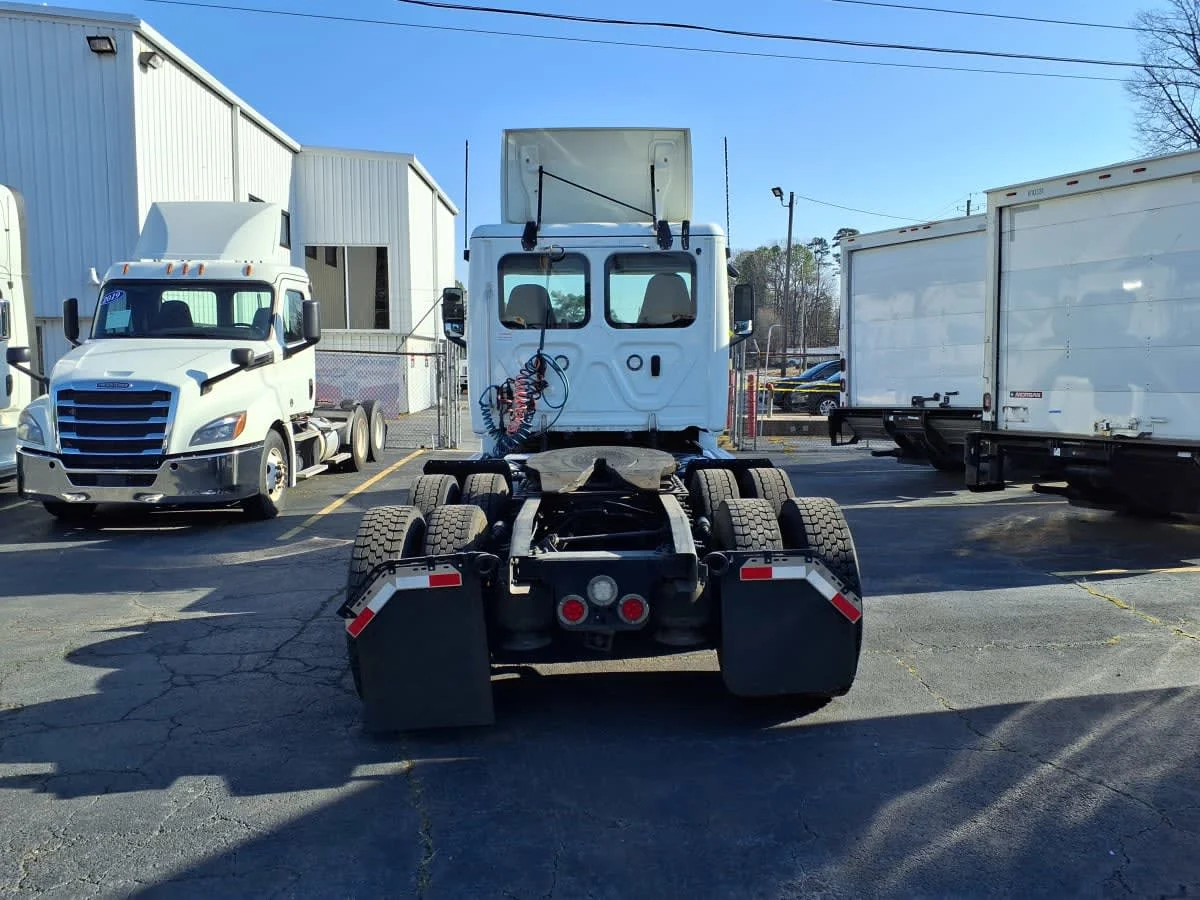 2020 Freightliner Cascadia in Doraville, GA — photo 5