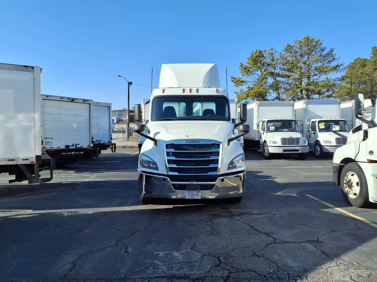 2020 Freightliner Cascadia in Doraville, GA — photo 2