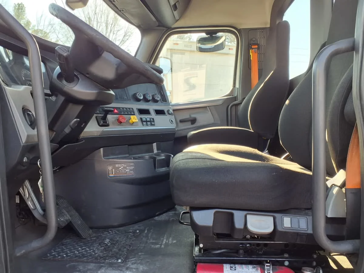 2020 Freightliner Cascadia in Doraville, GA — photo 7