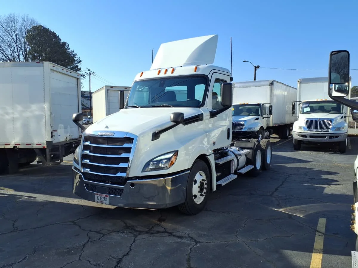 2020 Freightliner Cascadia in Doraville, GA — photo 3