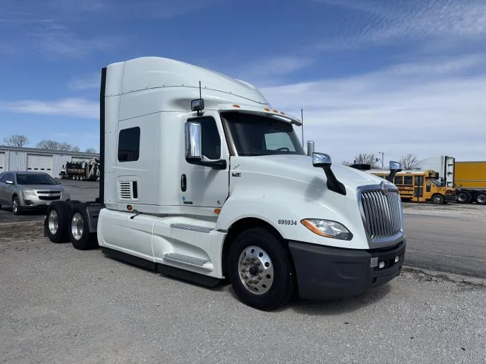 2021 International LT — photo 8