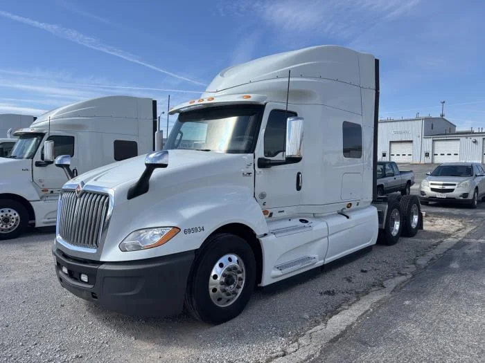 2021 International LT — photo 2