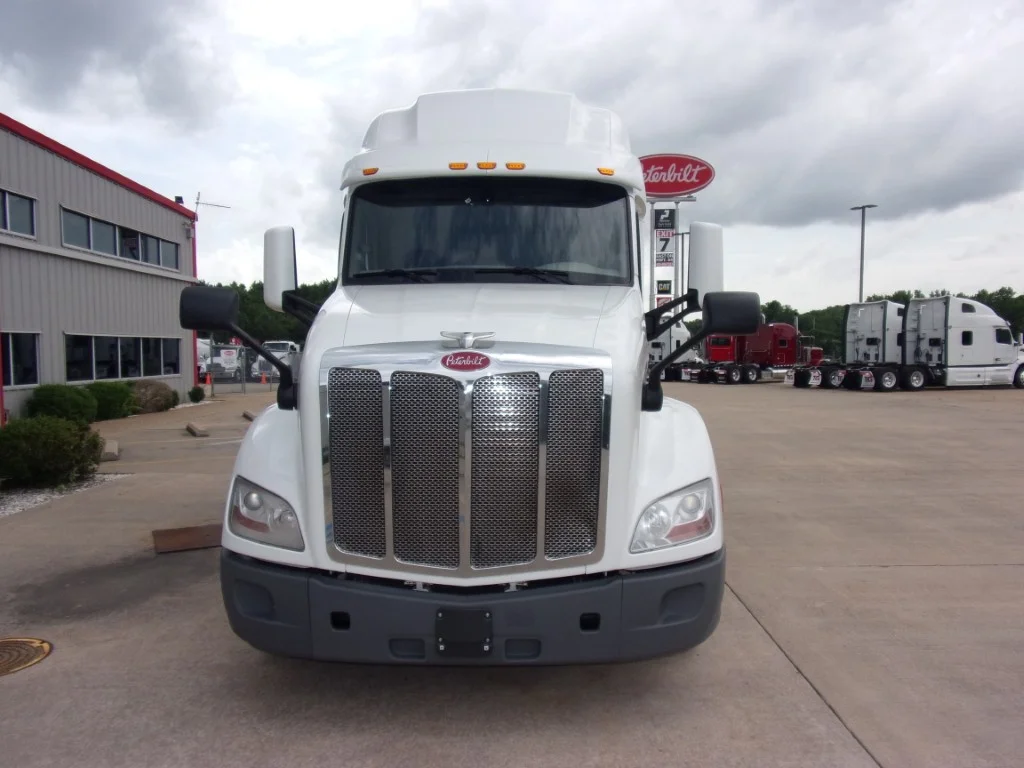 2021 Peterbilt 579 in Fort Smith, AR — photo 2