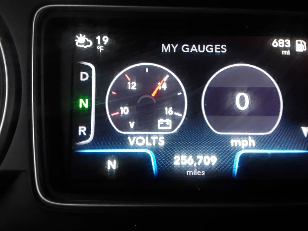 2019 International LT - image 9