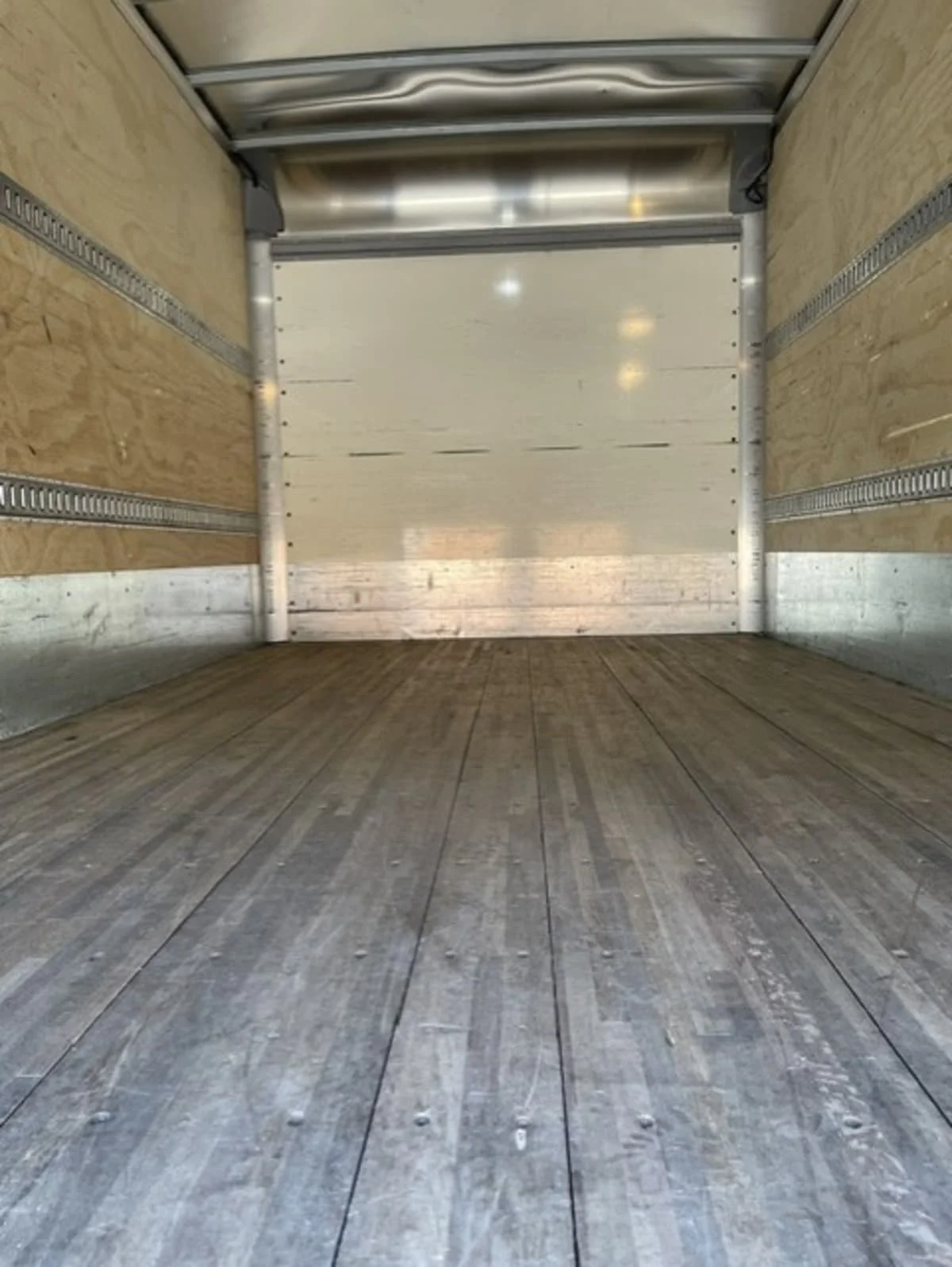 2020 Isuzu NPR - image 8