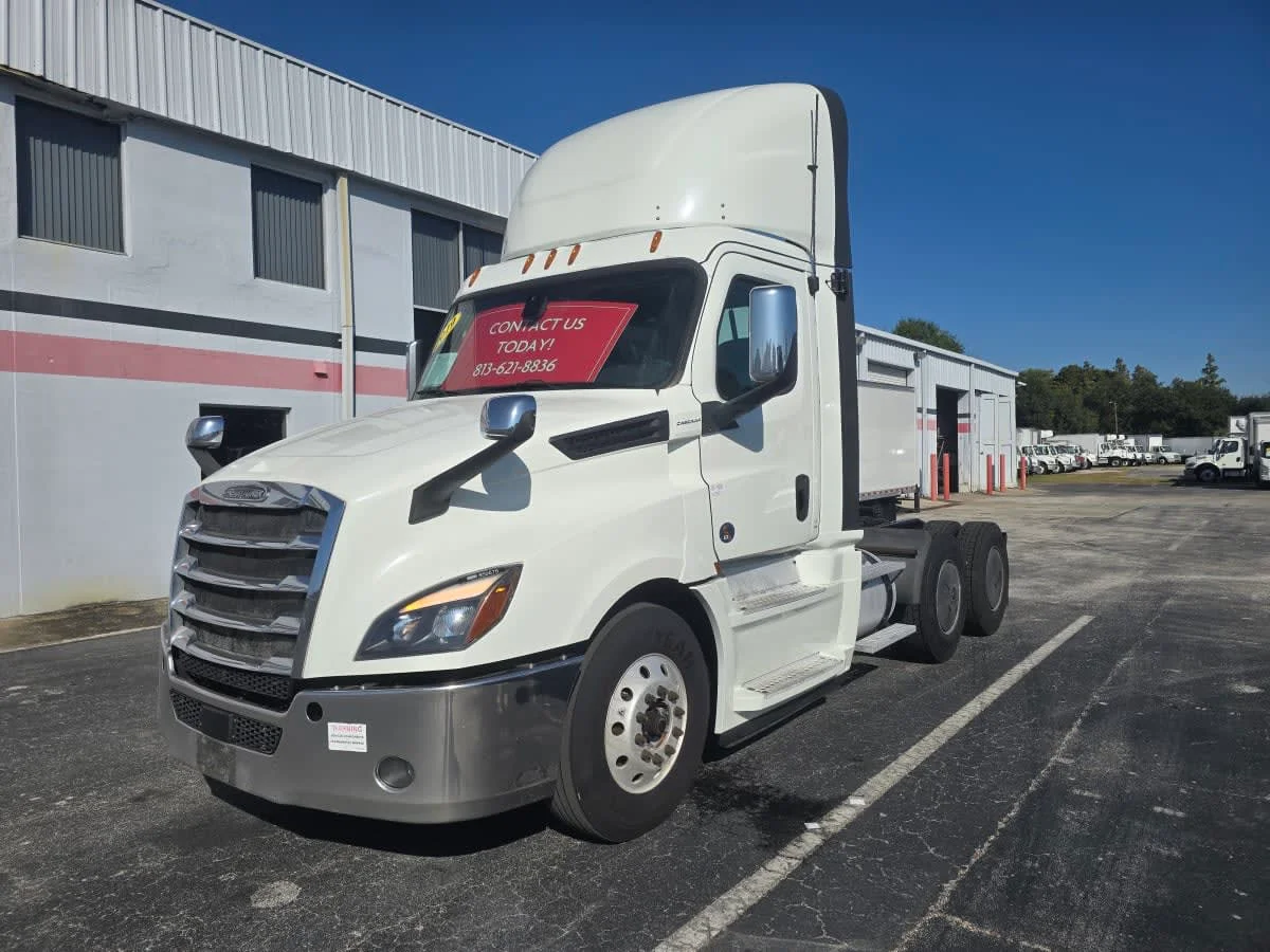 2019 Freightliner Cascadia in Tampa, FL — photo 3