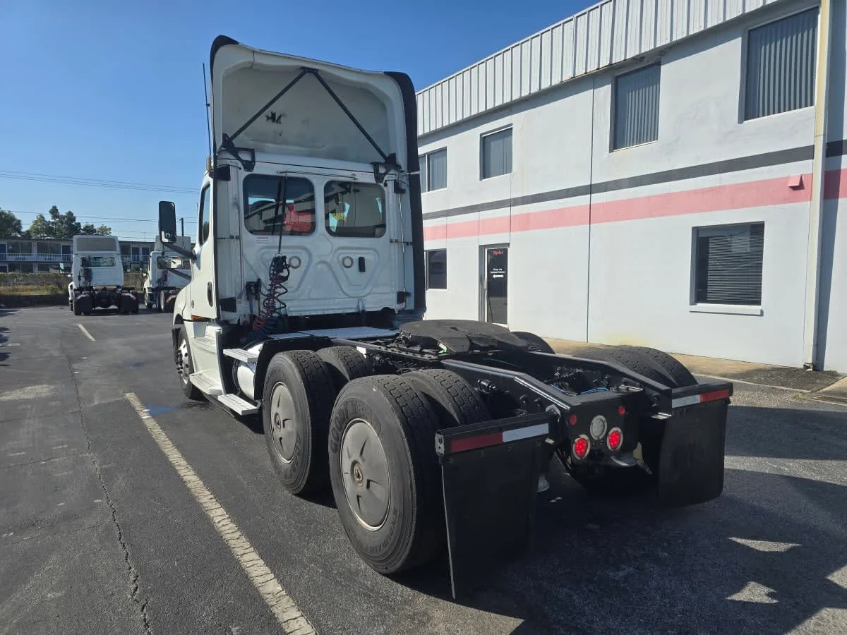 2019 Freightliner Cascadia in Tampa, FL — photo 4