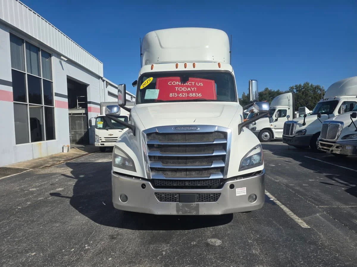 2019 Freightliner Cascadia in Tampa, FL — photo 2