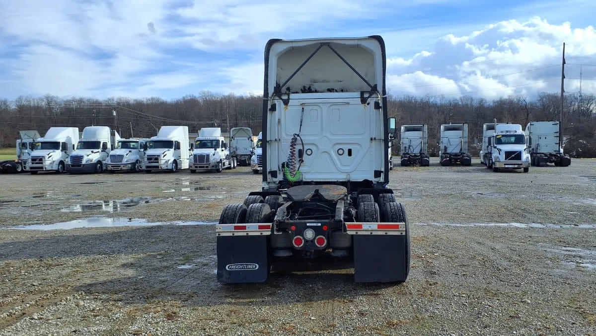 2019 Freightliner Cascadia in West Chester, OH — photo 5
