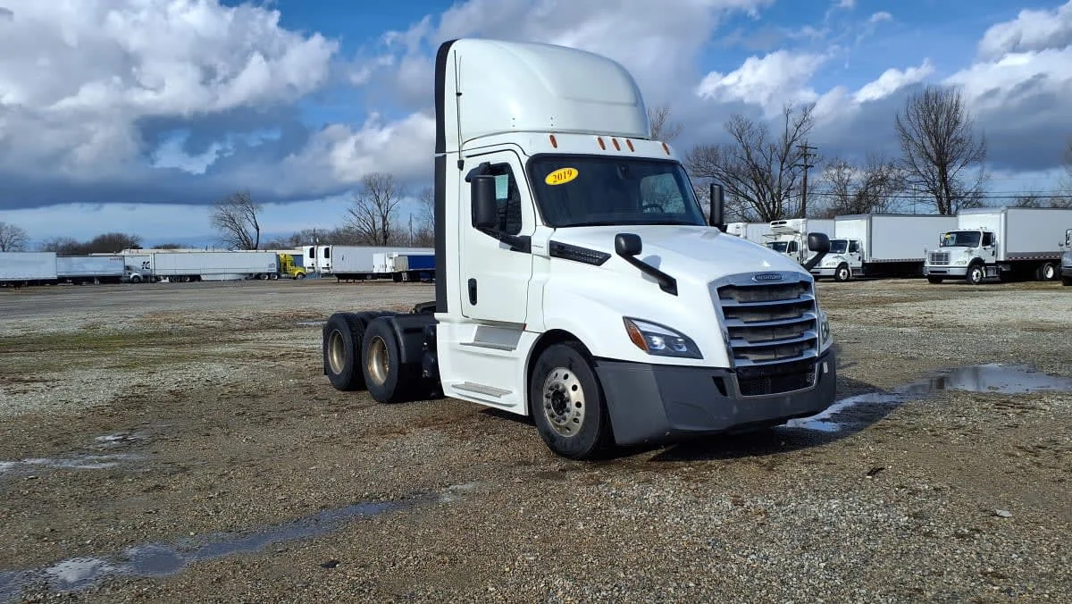 2019 Freightliner Cascadia in West Chester, OH — photo 3