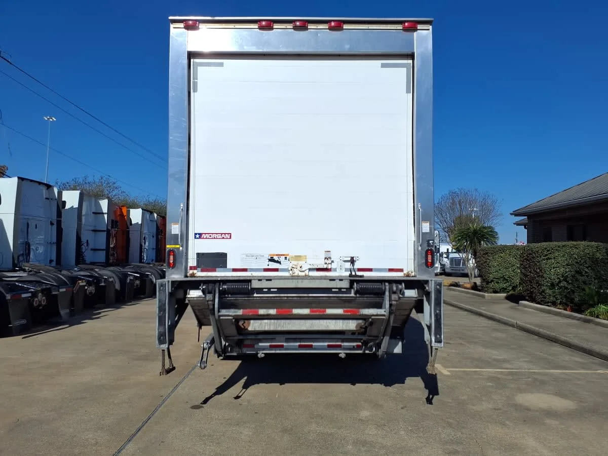 2019 Freightliner M2 106 in Houston, TX — photo 5