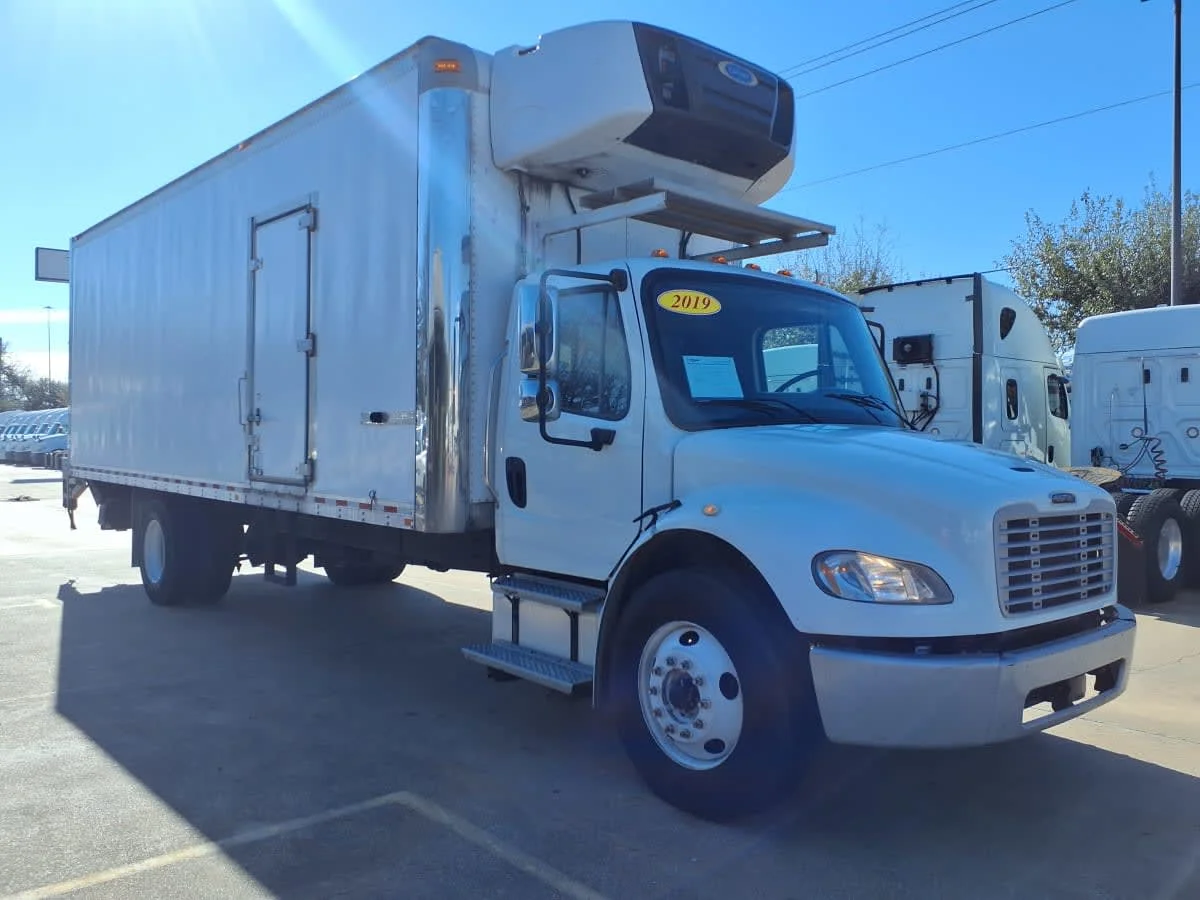 2019 Freightliner M2 106 in Houston, TX — photo 3