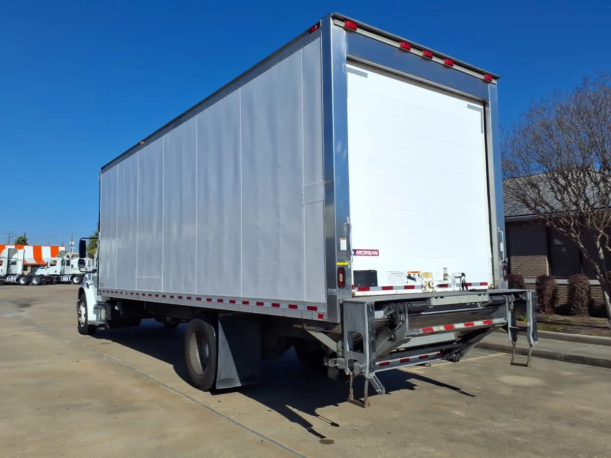 2019 Freightliner M2 106 in Houston, TX — photo 6