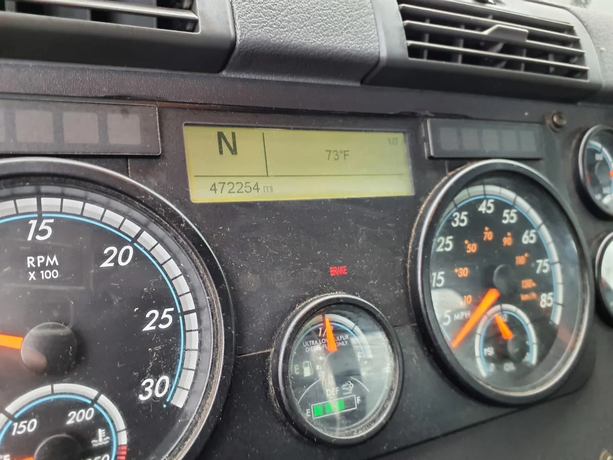 2016 Freightliner Cascadia - image 10