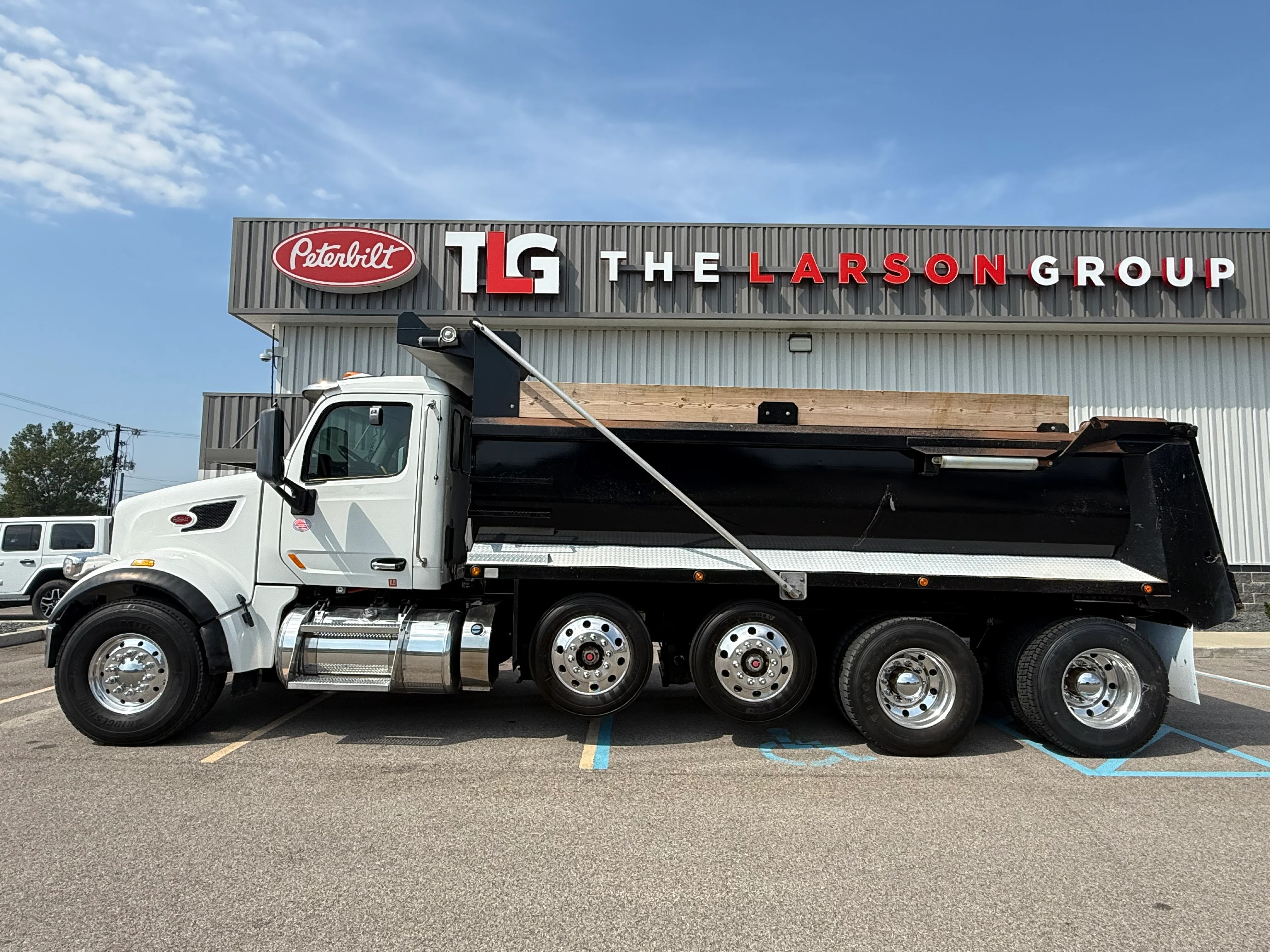 2020 Peterbilt 567 in Evansville, IN — photo 2