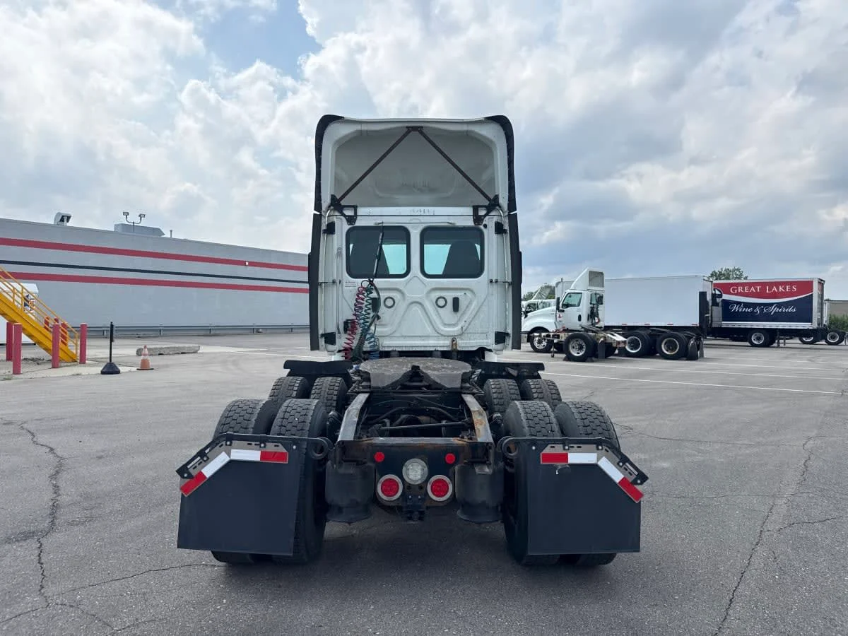 2020 Freightliner Cascadia in Taylor, MI — photo 5