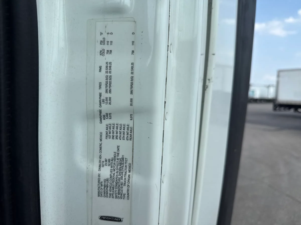 2020 Freightliner Cascadia in Taylor, MI — photo 11