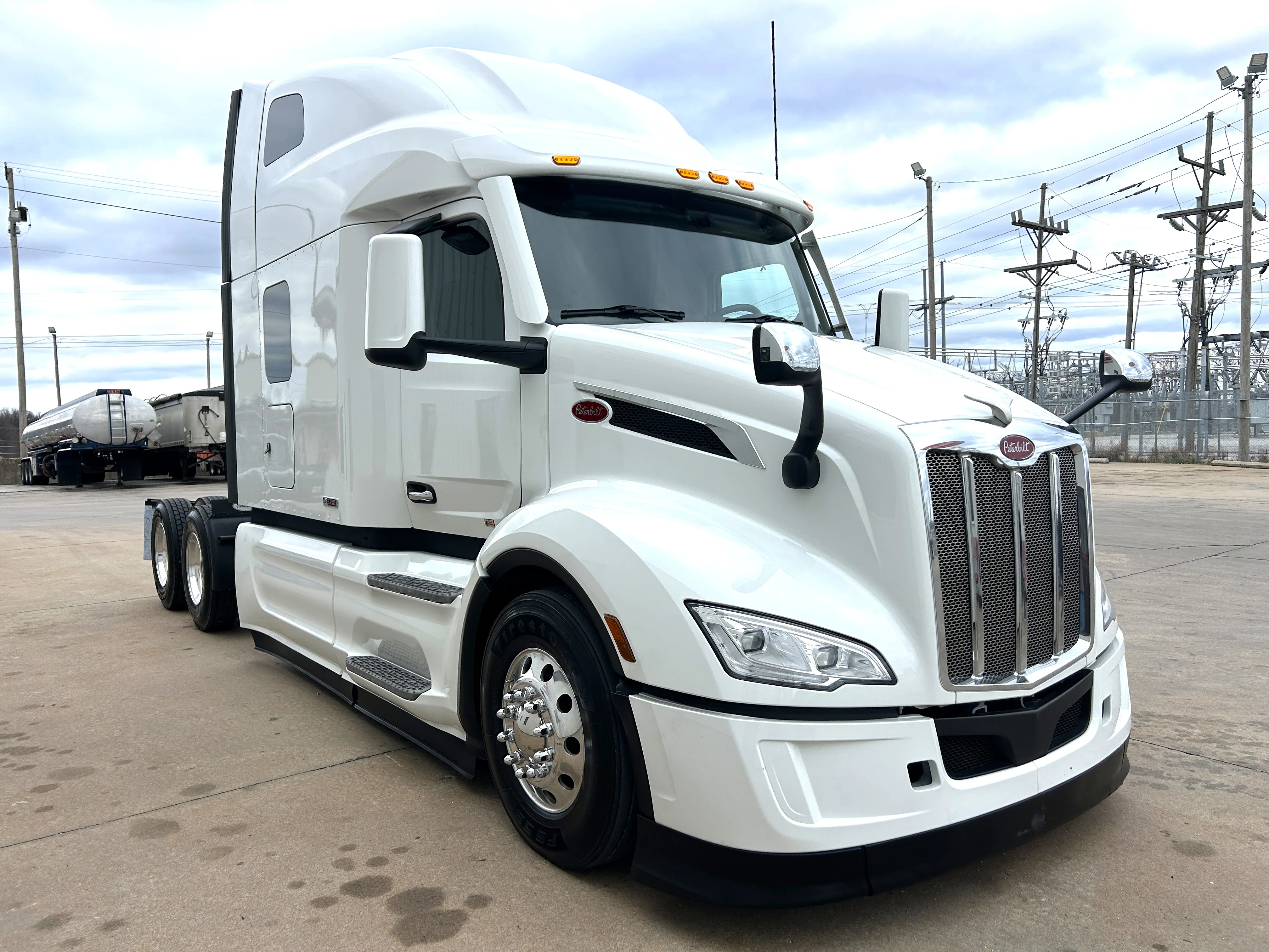 2025 Peterbilt 579 - image 3