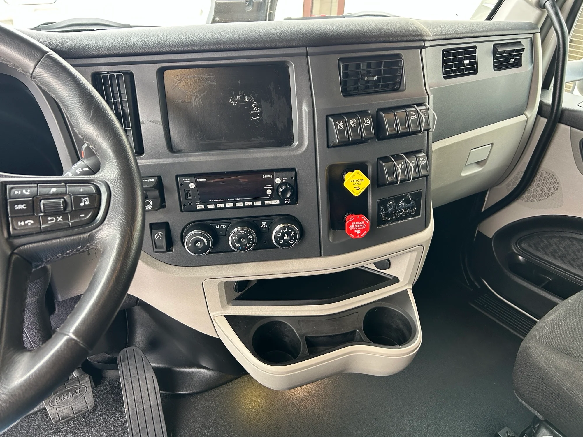 2025 Peterbilt 579 - image 10