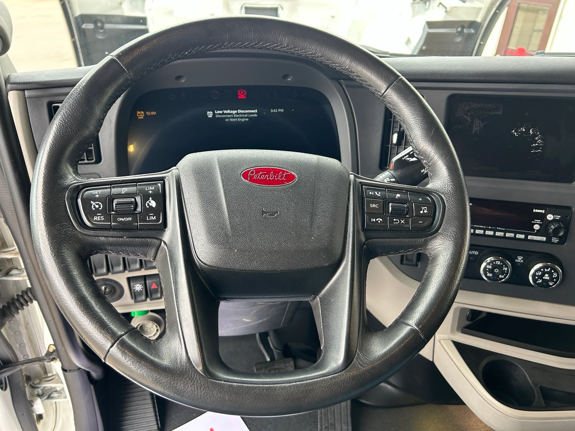 2025 Peterbilt 579 - image 11