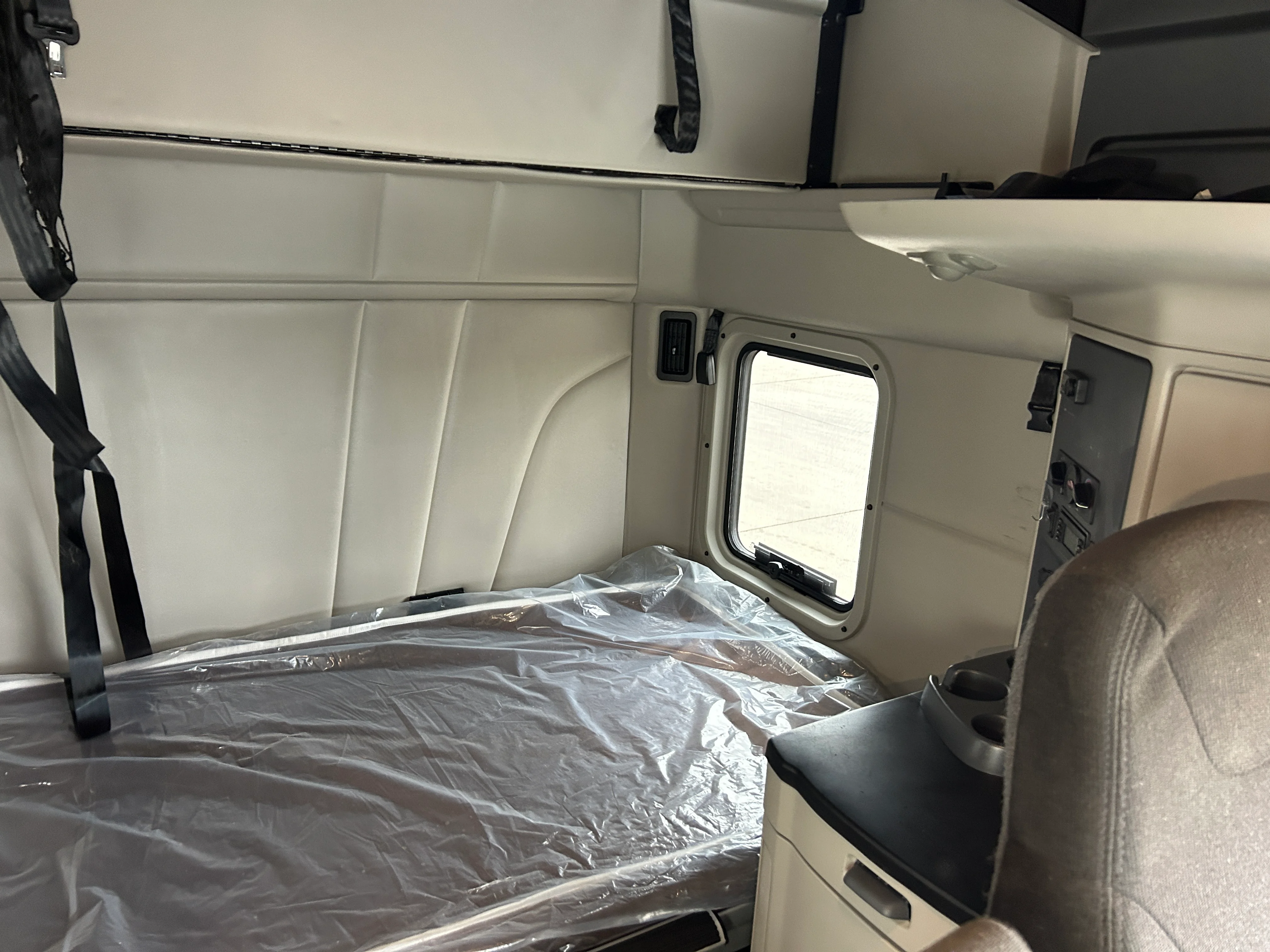 2025 Peterbilt 579 - image 16