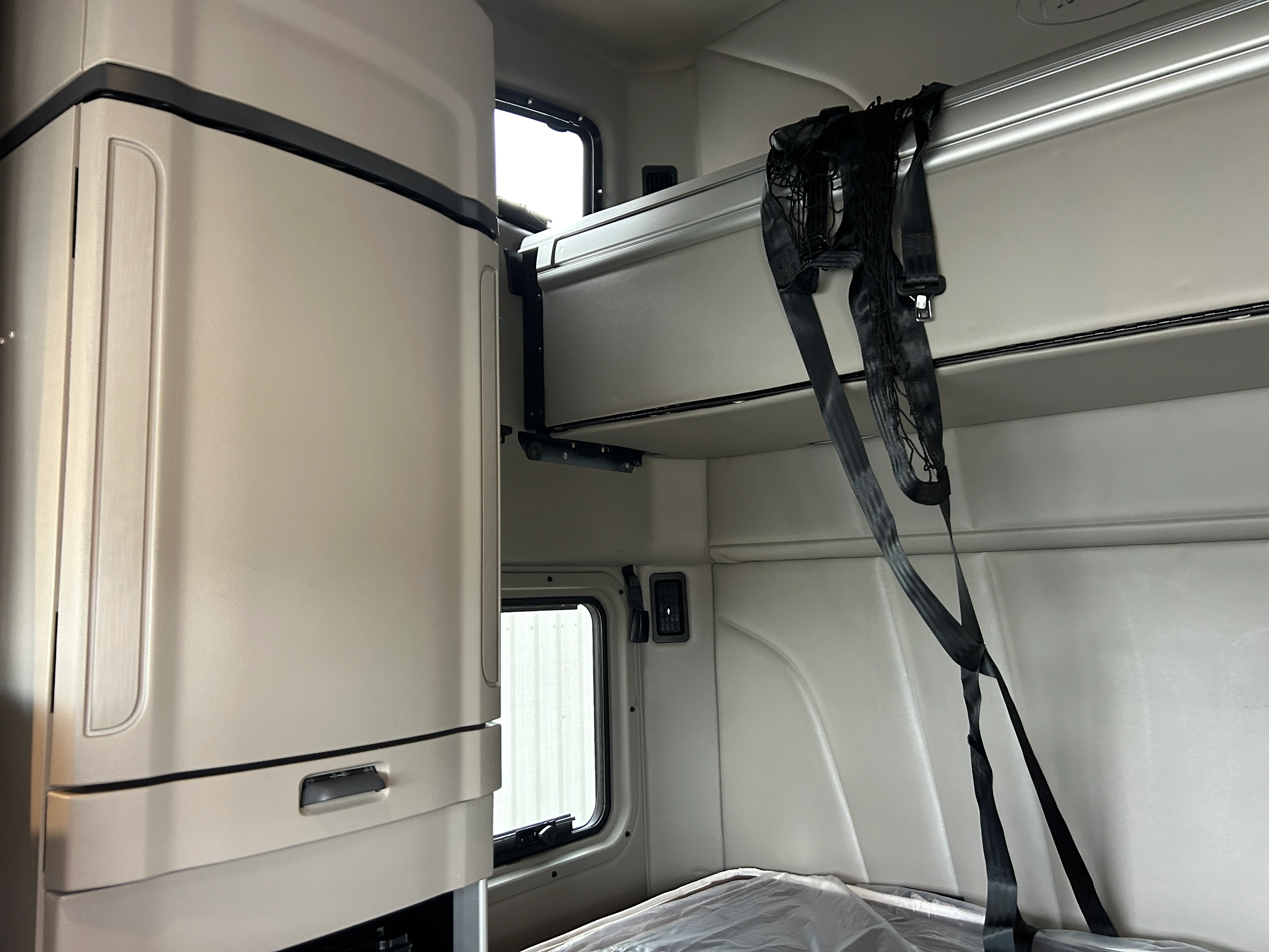 2025 Peterbilt 579 - image 15