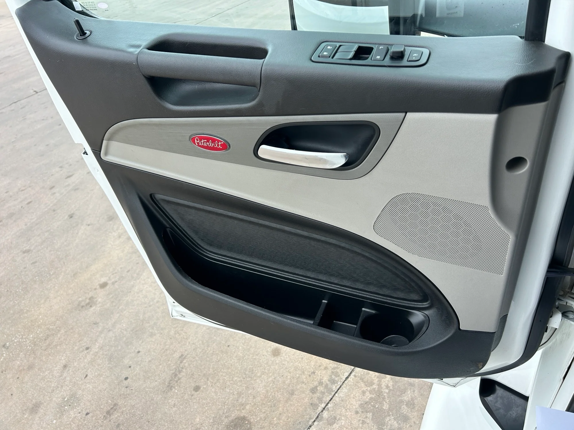 2025 Peterbilt 579 - image 13
