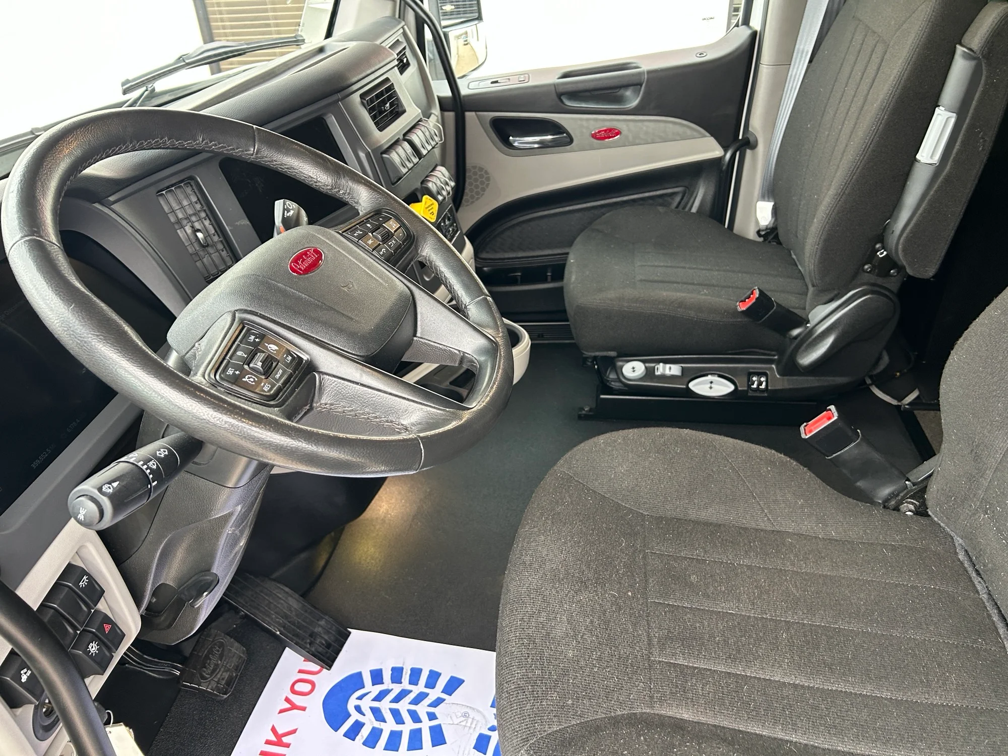 2025 Peterbilt 579 - image 8