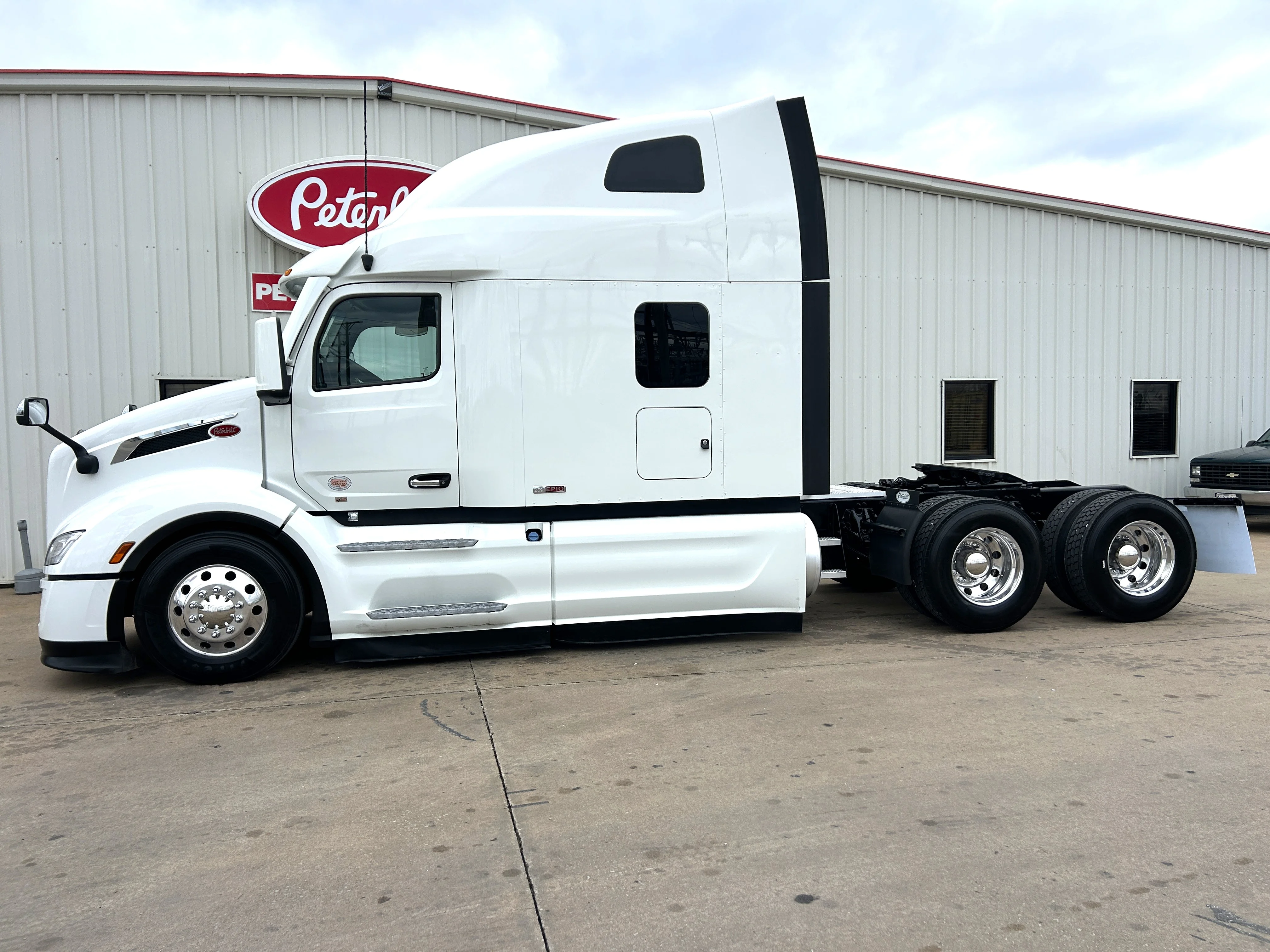 2025 Peterbilt 579 - image 4