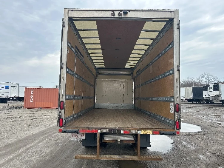2020 Isuzu NRR in Braintree, MA — photo 8