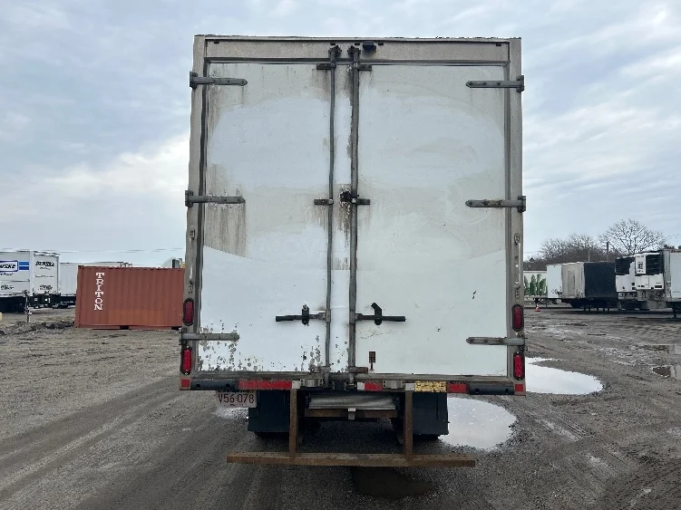 2020 Isuzu NRR in Braintree, MA — photo 7