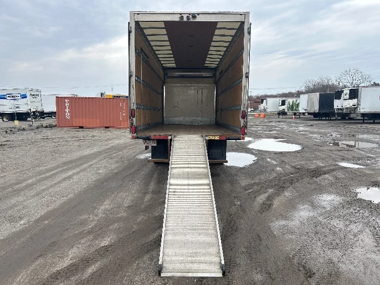 2020 Isuzu NRR in Braintree, MA — photo 9