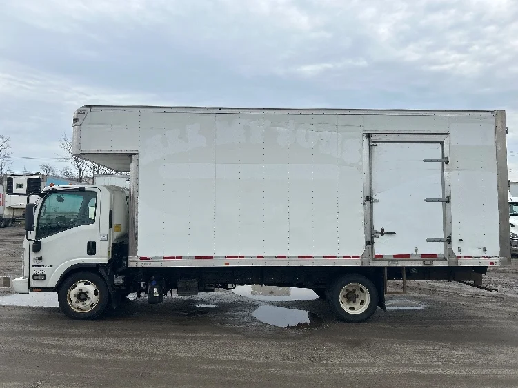 2020 Isuzu NRR in Braintree, MA — photo 4