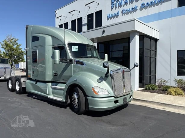 2021 Kenworth T680 in Salt Lake City, UT — photo 2