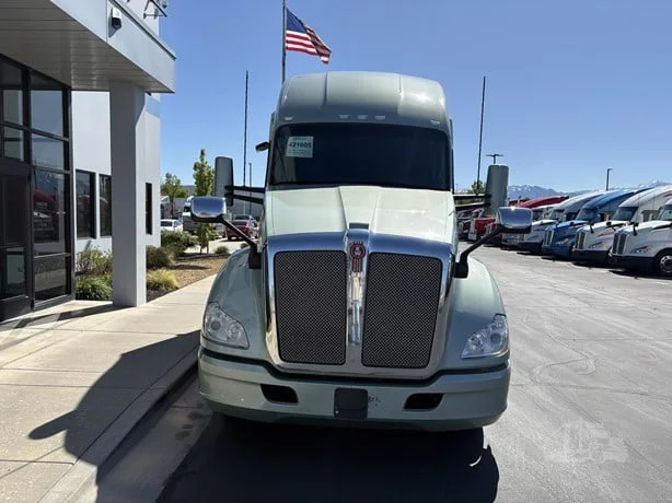 2021 Kenworth T680 in Salt Lake City, UT — photo 3