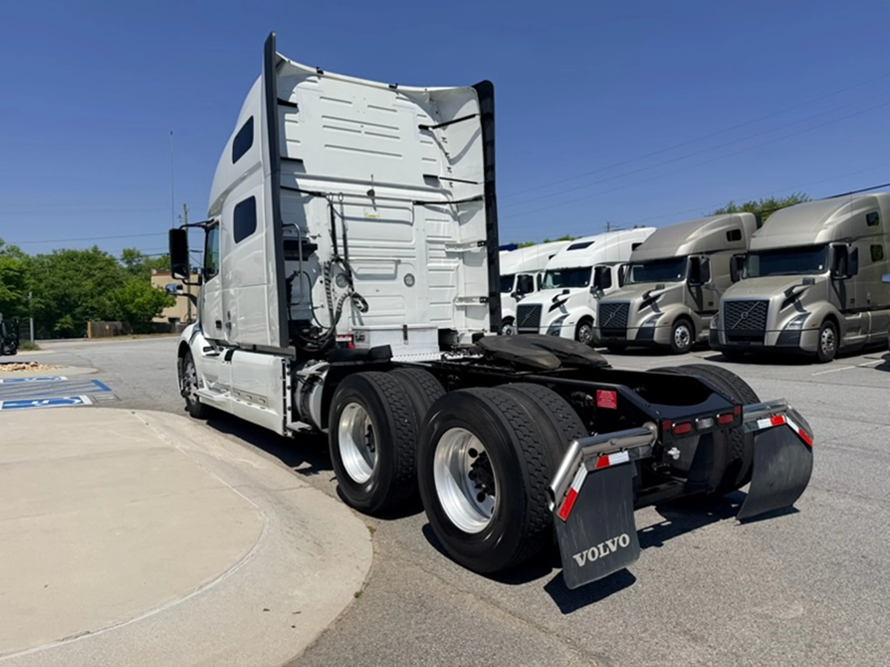 2024 Volvo VNL 760 - image 5