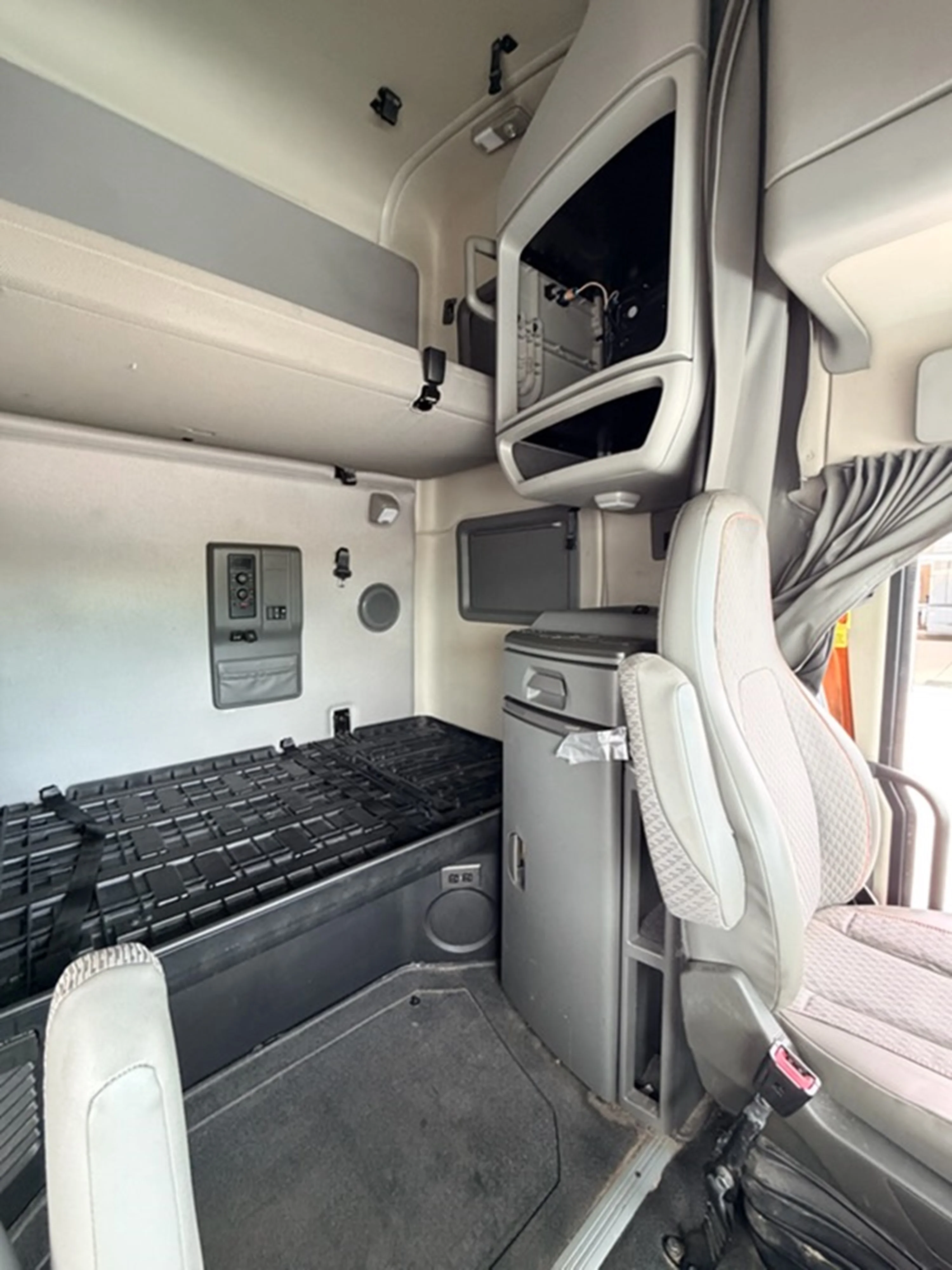 2024 Volvo VNL 760 - image 14