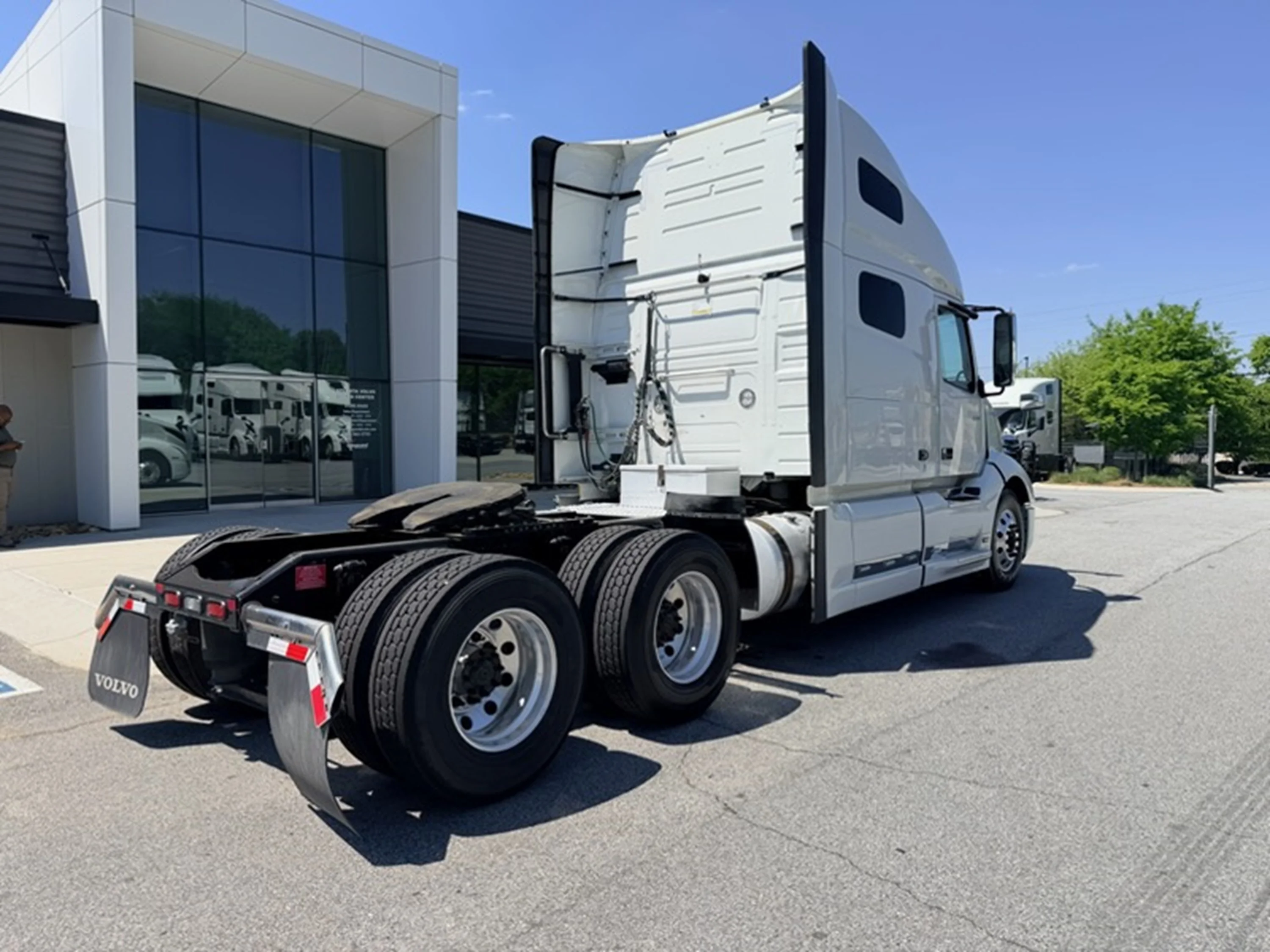 2024 Volvo VNL 760 - image 3