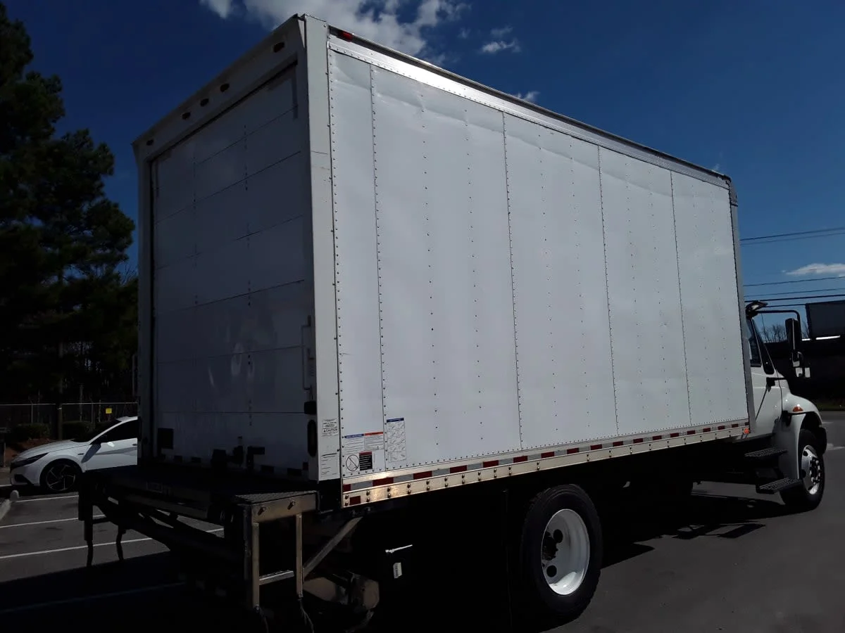 2018 International 4300 - image 4