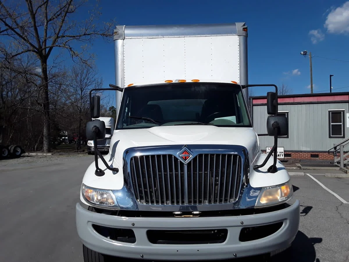 2018 International 4300 - image 2