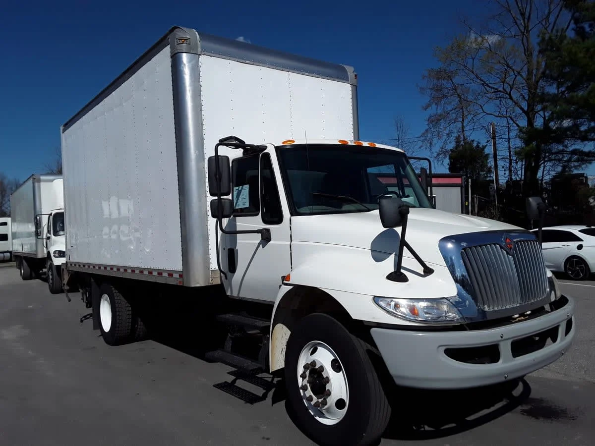 2018 International 4300 - image 3