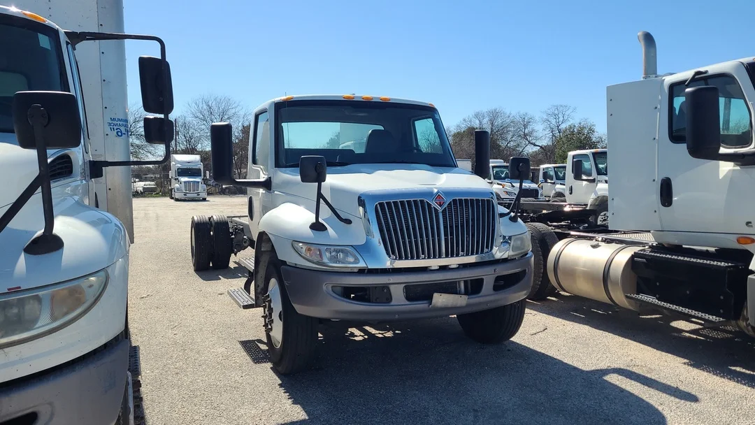 2021 International MV - image 4